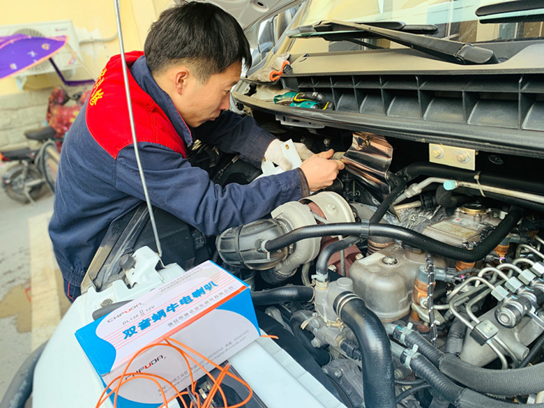 修理廠對押運車輛進(jìn)行修理2.jpg
